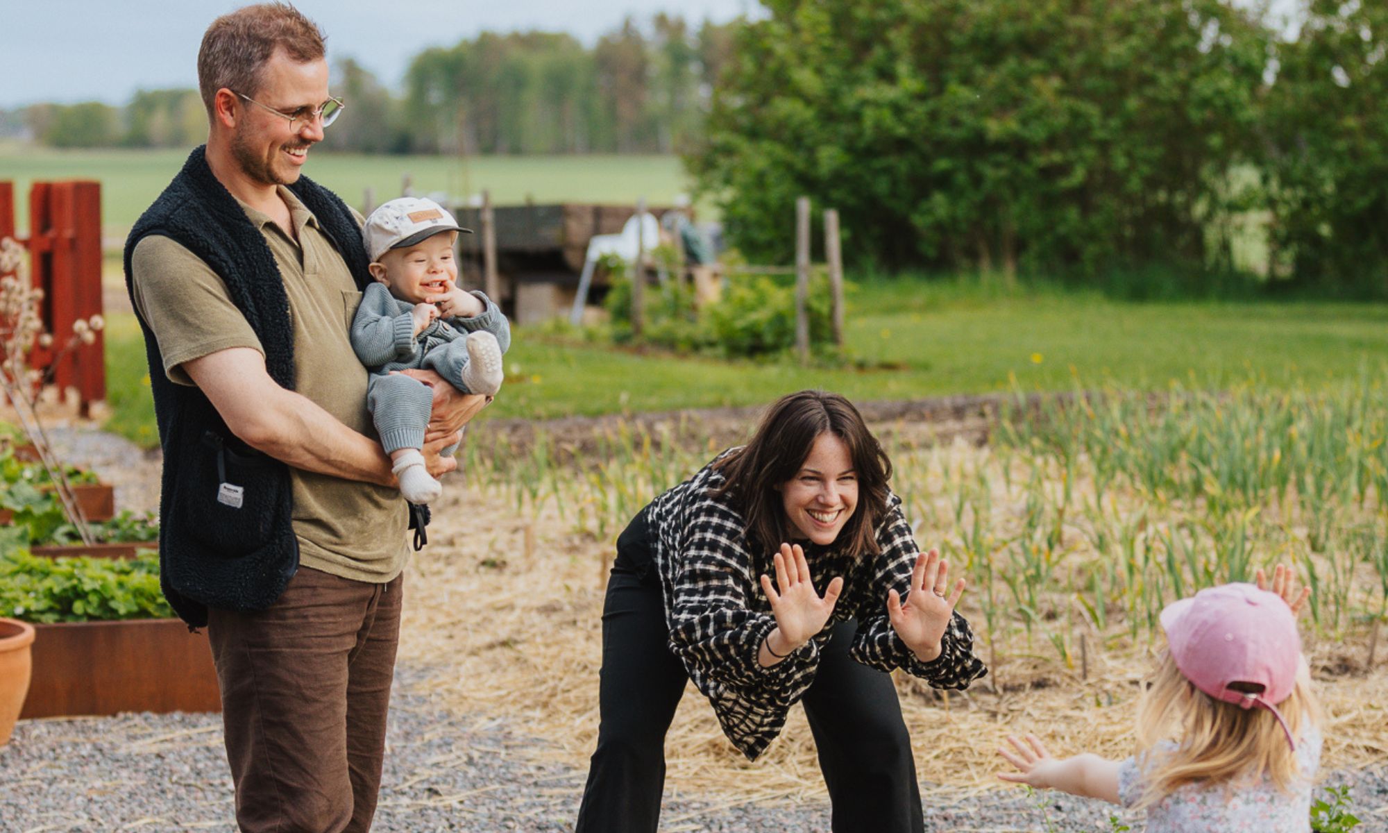 Mamma, pappa och barn i Skaraborg.